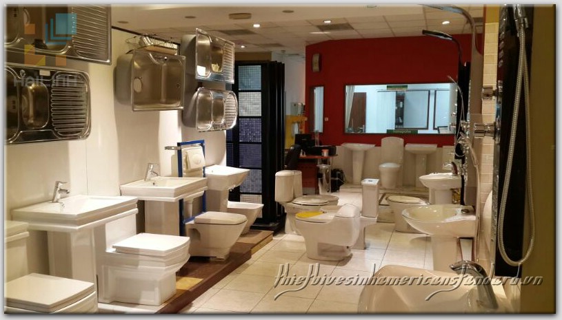 Phòng tắm với thiết bị American Standard