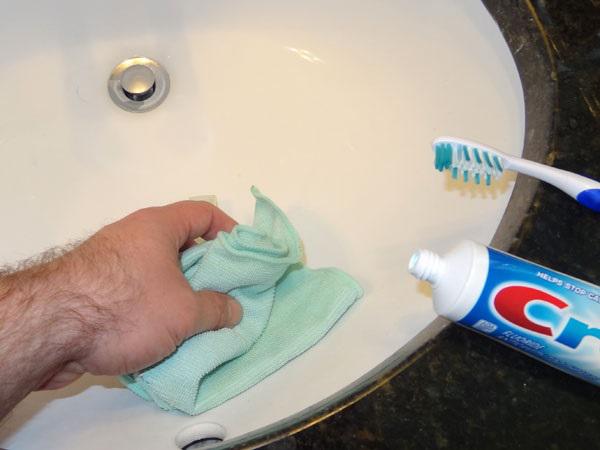 Làm sạch bồn rửa tay, bồn tắm American Standard 